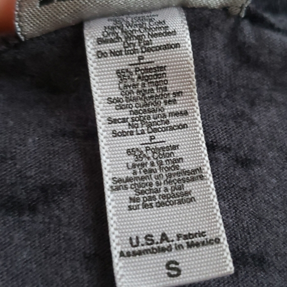 World Gym tshirt NWOT - Picture 4 of 4